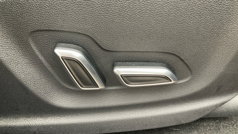 MG Hs 1.5 T-GDI Exclusive 5dr DCT Petrol Hatchback